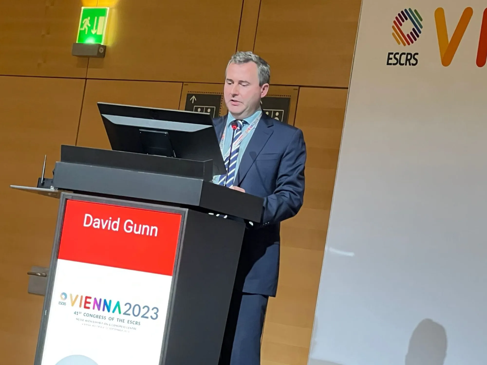 Dr David Gunn presenting during the CAIRS instructional course at ESCRS Vienna 2023.