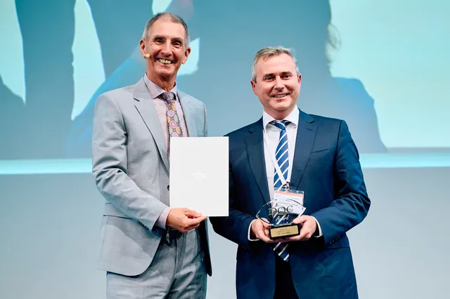 Dr David Gunn receiving the Ridley Award at the DOC congress in Nuremberg, May 2025.