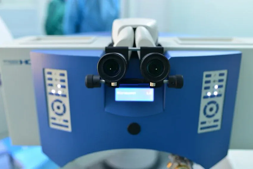 Eye testing machine