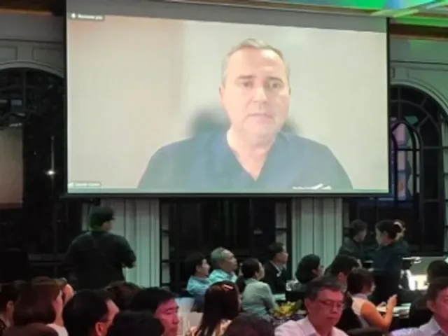 Dr David Gunn presenting the Clareon PanOptix Pro lecture by video link to the launch audience at Four Seasons Hotel Singapore, 25 August 2026